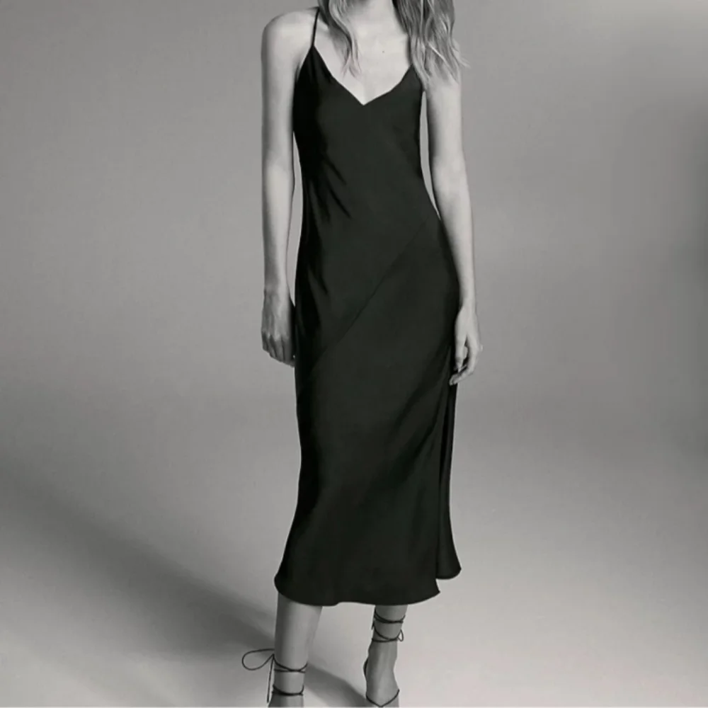 ⭐️SOLD⭐️ Aritzia Babaton Black Bellamy Slip Dress L - Picture 2 of 3